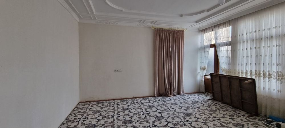 Srochni uy sotiladi 168.000$ kelishamiz  16 yillik chigʻatoy mahalla