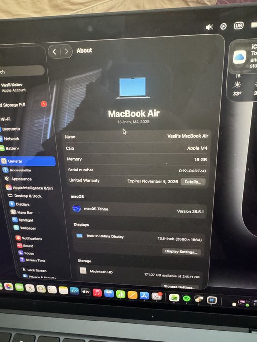 Не използван Macbook M4 air.    .