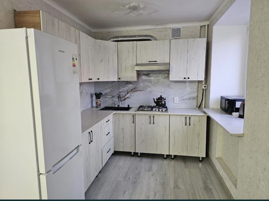 Сдам 3 комнатную квартиру помесячно