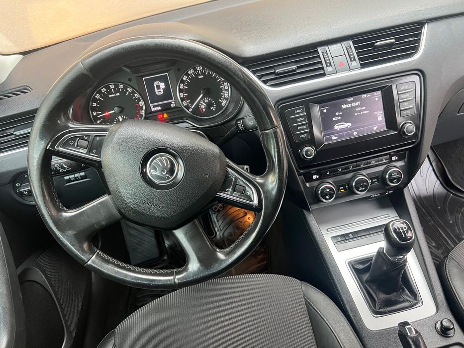 Skoda Octavia Elegance 1.6 TDI*Piele *Dublu clima*Senzori*Tempomat*