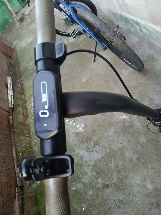 Vând trotineta electrica ninebot e2
