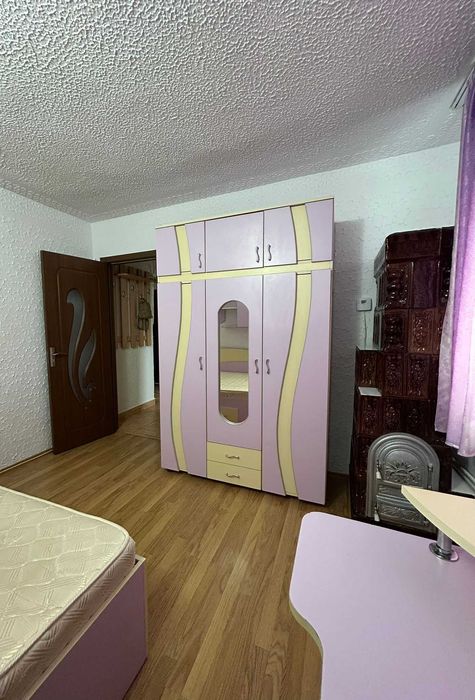 Închiriez apartament 2 camere decomandat, zonă centrală Vălenii de Munte