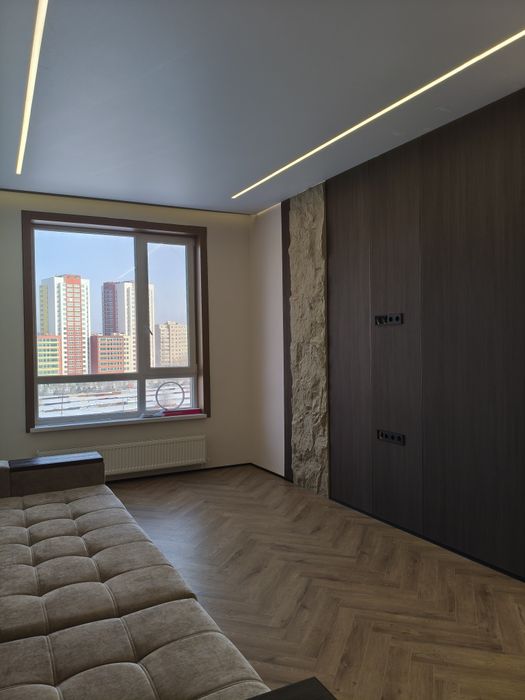 Натяжные потолки и бамбуковые панели