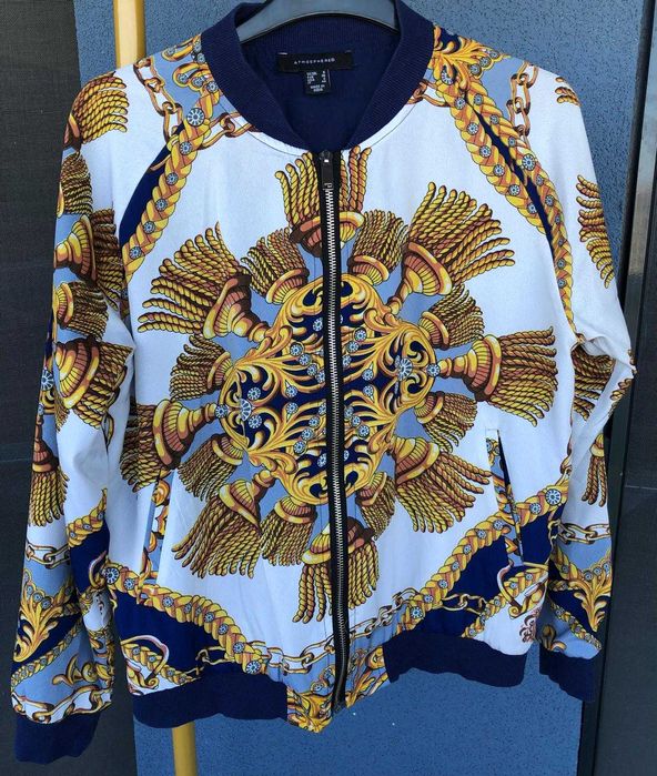 Bluza tip bomber jachet, Atmosphere