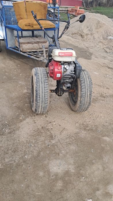 Vând motocultor cu remorcuță