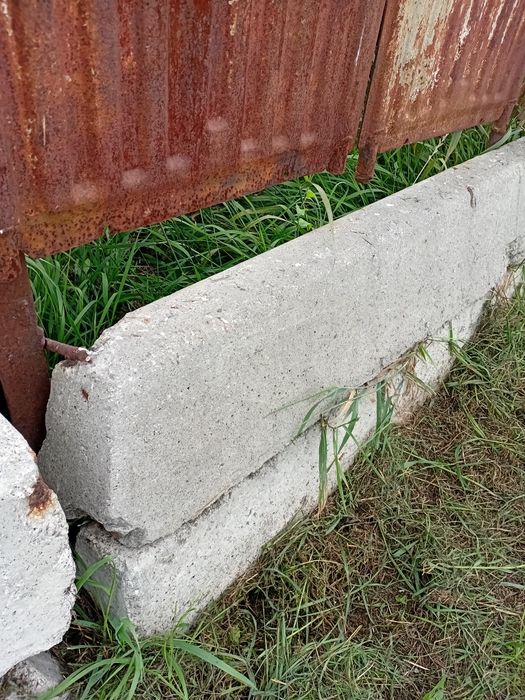 Продам железобетонные блоки и столбы