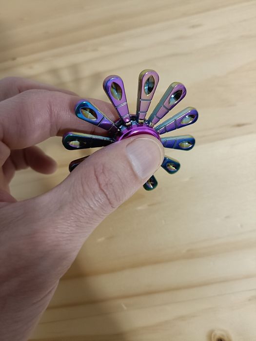 Fidget spinner curcubeu