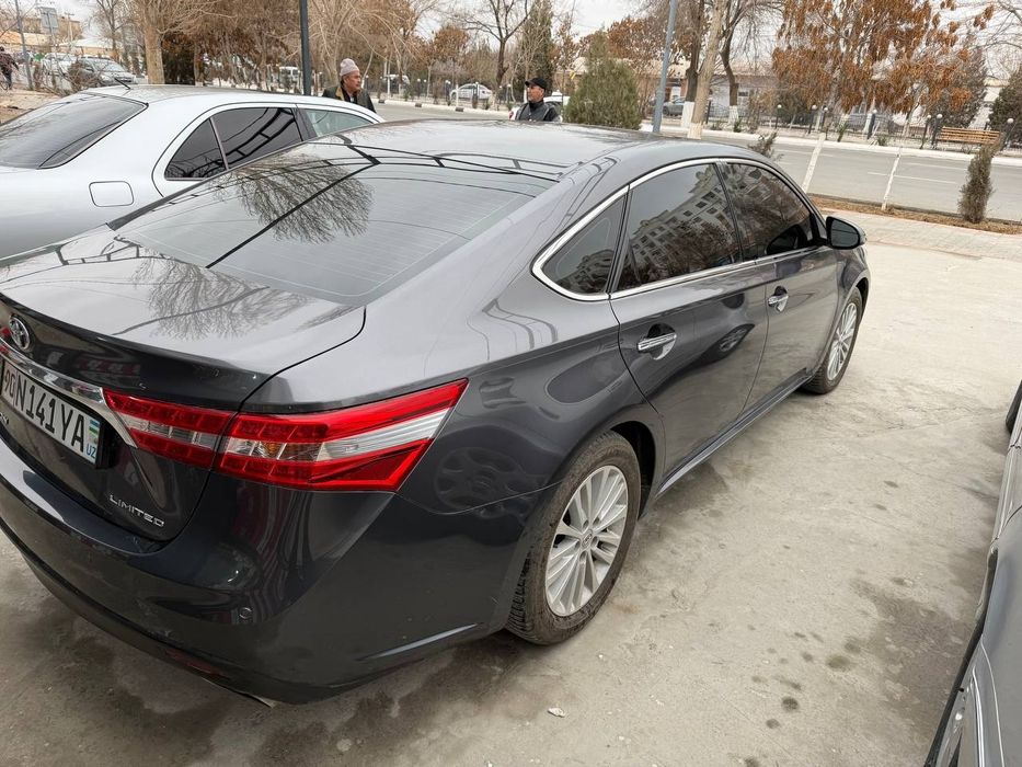 Тайота авалон сотилади