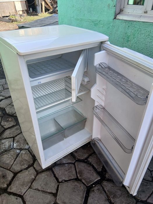 Продам небольшой холодильник