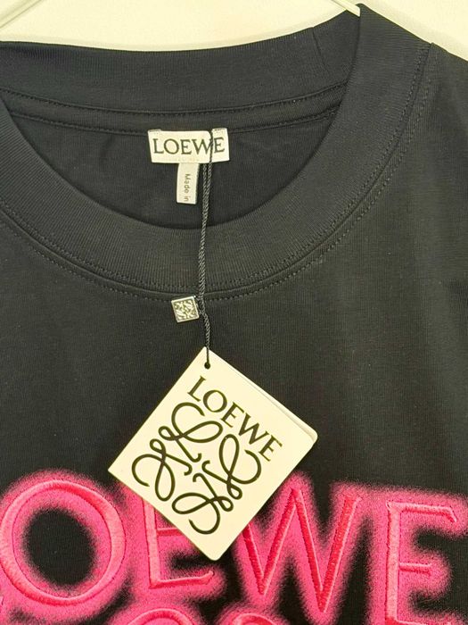 Tricou Loewe negru cu roz marimea XL nou originala
