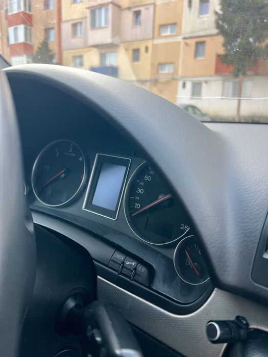 Vând Audi A-4 Break.