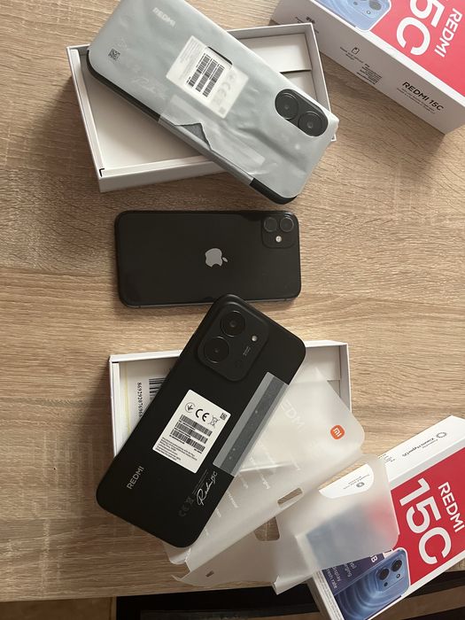 De vanzare trei telefoane