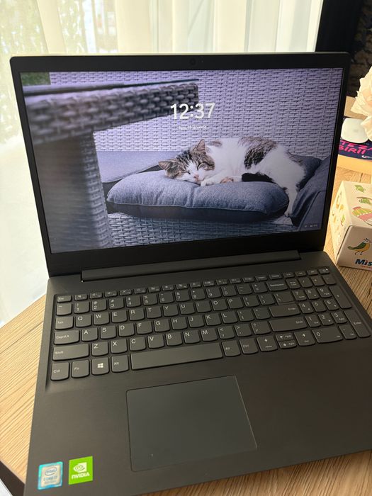 Lenovo V15 i7 Gen 8, 12GB RAM, stocare 320 GB - stare bună