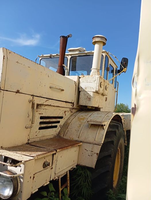 Продам трактор К700 с плугом