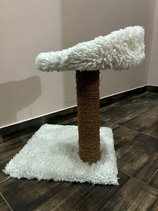Котешка драскалка с меко легло