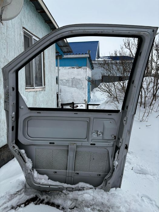 Продам двери на Мерседес Вито