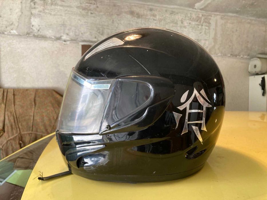 Продавам италиански шлем за мотор