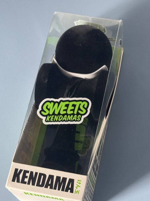 Vand Kendama Sweets Fuzzy Black Sigilata