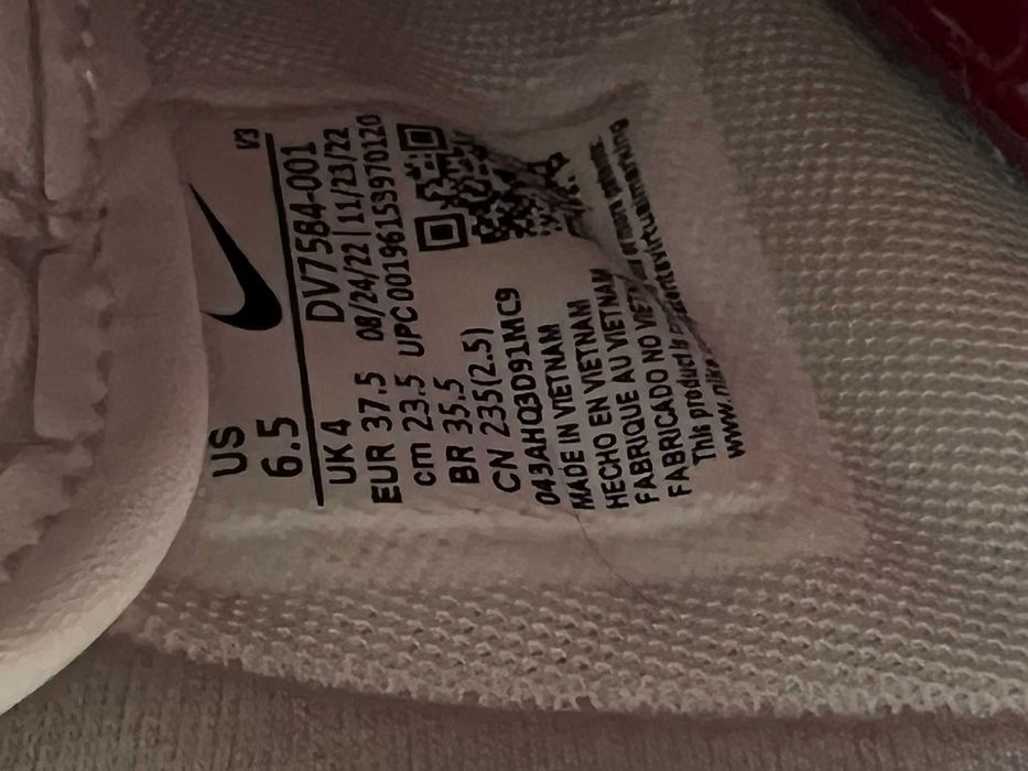Air Force 1 '07 SE Swoosh Pocket, ca noi (foarte putin purtati)
