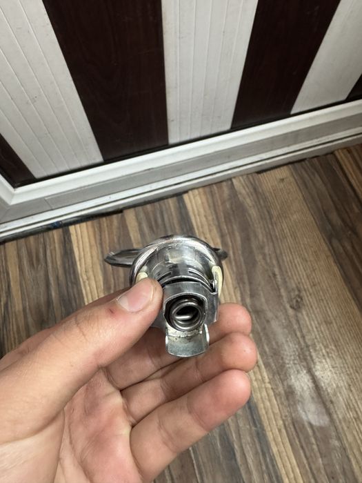 Значок на Мерседес 124