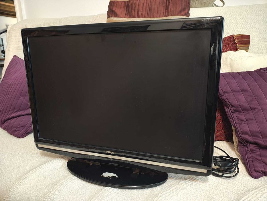 TV LCD Veryo 22" HD cu telecomandă, HDMI, VGA, SCART