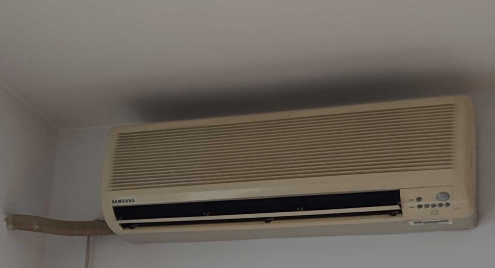 Продавам изгодно употребяван климатик SAMSUNG SC12ZAB / SC12ZABX