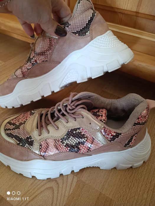 Запазени дамски маратонки 40 номер