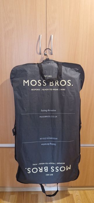 Мъжки костюм DKNY в комплект с вратовръзка и нова риза.