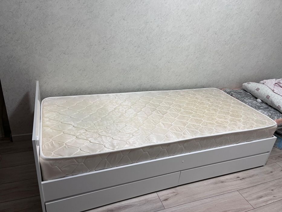 кровать в идеальном состоянии