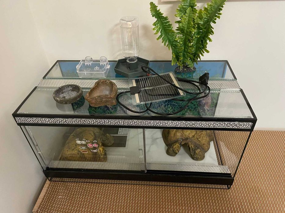 Терариум за гекон/гущер 60х30х30 с 2 нагреватея, купички и укрития