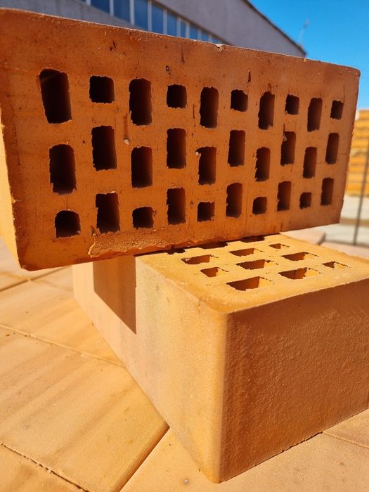 Кирпич рядовой пустотелый