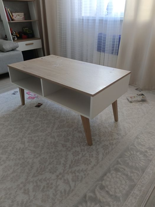 Журнальный стол продам.