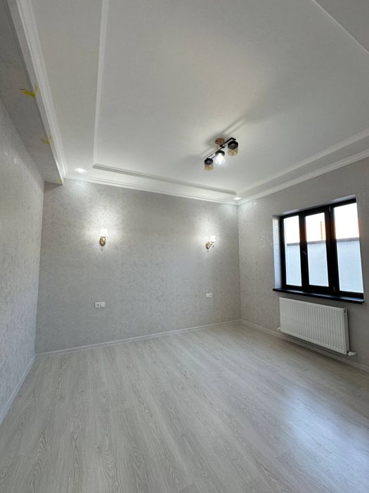 Uchaska sotiladi 5 xona 1 metro bekat