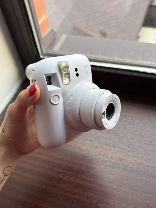 Instax Mini 12 в отличном состоянии