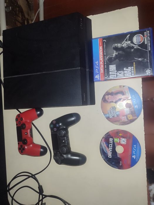 Продам PS4  в идеальном состоянии