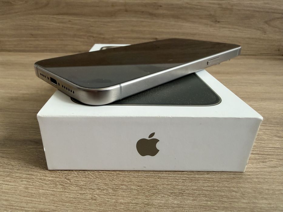 iPhone 15 Pro Max, 256gb, natural titanium - baterie 89%