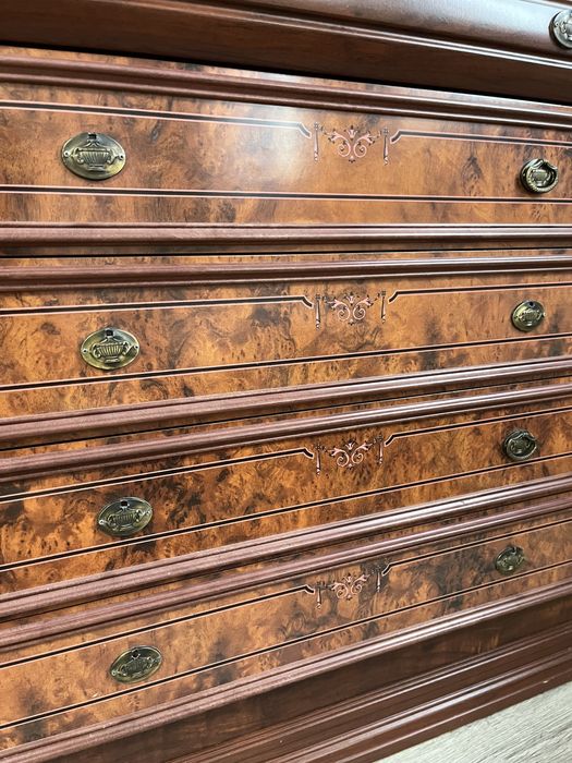 Продам сервант в хорошем состоянии