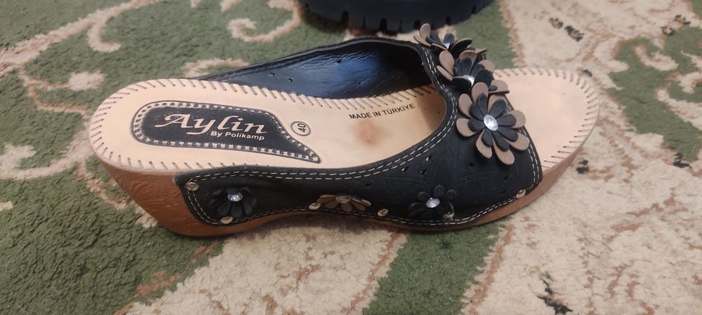 Отдам даром обувь