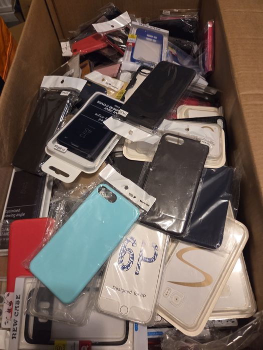 300 bucati de huse de telefon,  IPhone , Samsung,  etc.