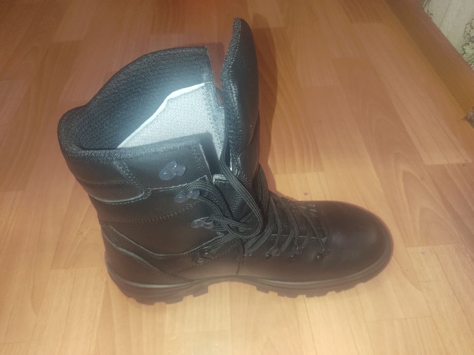 Ботинки зимние с высокими берцами