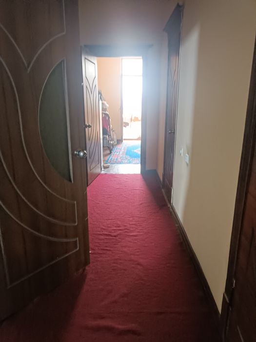 Ihcham 2 honalik kvartira sotiladi 5 etajka barcha qulayliklarga ega