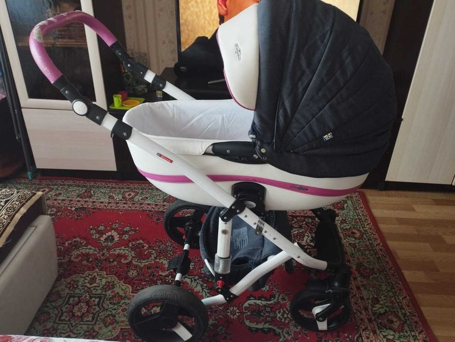 Продам коляску Adamex