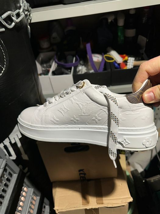 Adidasi Luis Vuitton