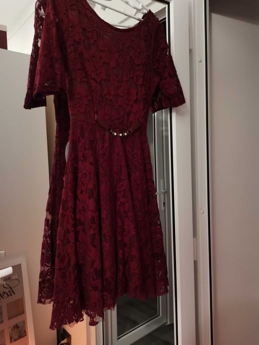 Rochie vișinie din dantela, mărimea M