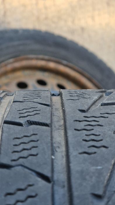 Jante tablă + anvelope iarnă 205/55 R16