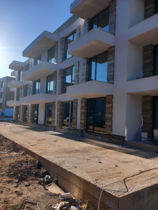 Три стаен апартамент с градинка