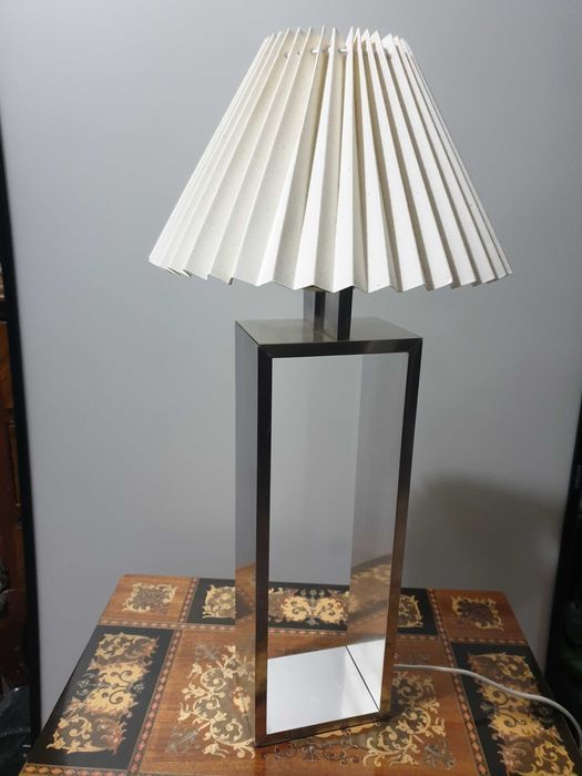 Настолна дизайнерска лампа