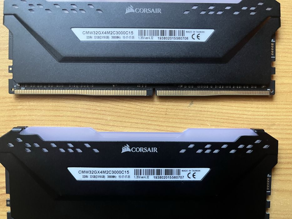 Memorie RAM Corsair Vengeance RGB PRO 32GB (2x16GB) DDR4 3000MHz CL15