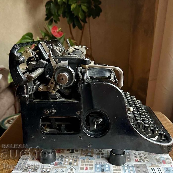 Пишеща машина Olympia Mod. 8 QWERTZ Leipzig Ritterstrasse