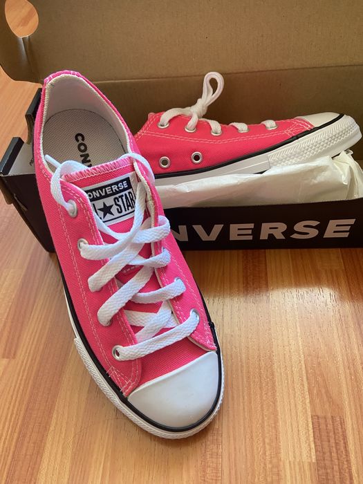 Teniși Converse noi